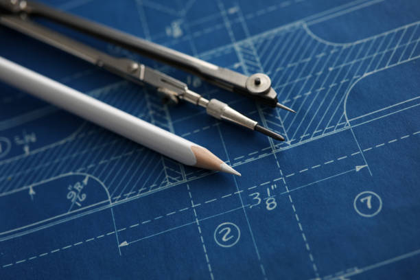 outils de dessin se trouvant au-dessus du papier de plan - drawing compass blueprint architecture plan photos et images de collection