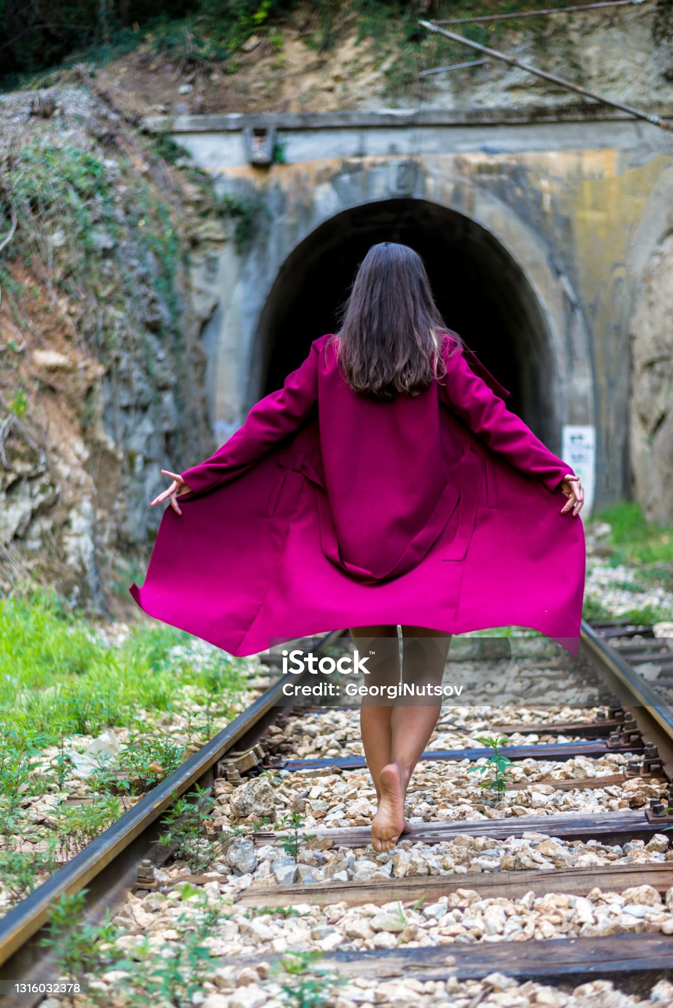https://media.istockphoto.com/id/1316032378/photo/a-beautiful-woman-walking-on-the-railway-line.jpg?s=2048x2048&w=is&k=20&c=vGpjfBYprx_5urxItnj8VWC_s1zZZEneOAICHn8vTcQ=