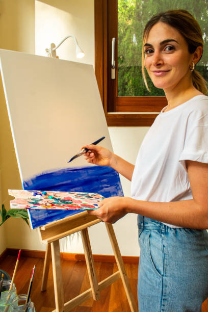 istock artist painting 1316032566
