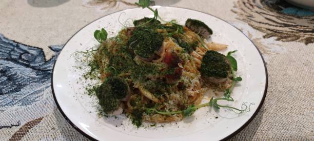 istock Tasty appetizing classic italian spaghetti pasta 1316064628