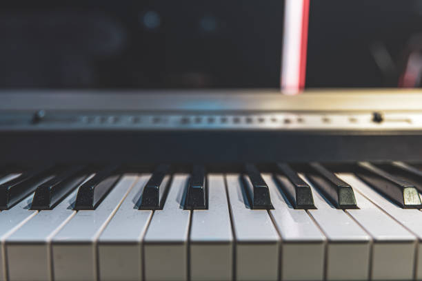電子ピアノの鍵をクローズアップ。 - piano piano key orchestra close up ストックフォトと画像