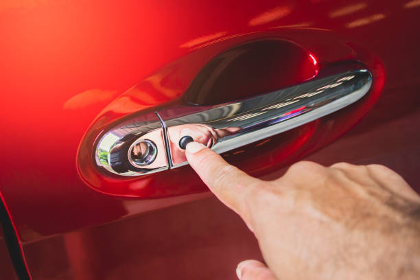 istock Hand was pressing to keyless entry button on the car door handle 1316107319