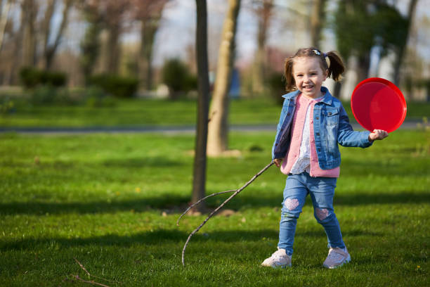 istock Little girl playing freesbie 1316110089