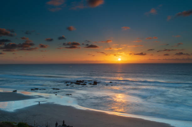 bellissimo tramonto a playa la pared, fuerteventura, spagna - light sea low tide fuerteventura foto e immagini stock