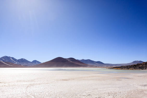 paisaje de laguna blanca, bolivia - white lake fotografías e imágenes de stock