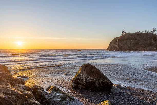 istock Sunset along the rugged coast of Washington on Ruby Beach 1316127183