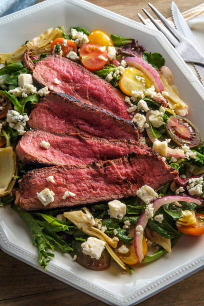 istock Blue Cheese Steak Salad 1316130560