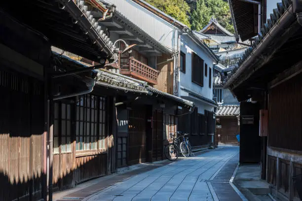 In Takehara city of Hiroshima prefecture there are areas where old townscapes still remain, and it is a tourist attraction.