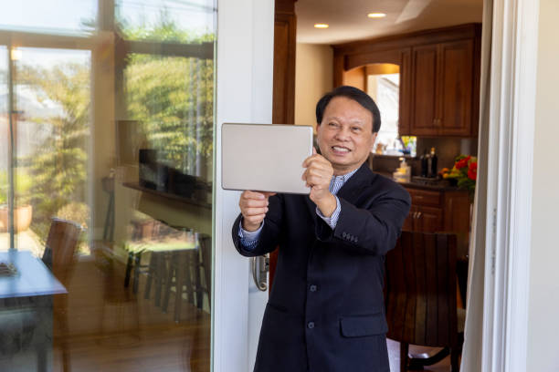 istock Real Estate Agent Inspection Showing 1316194970