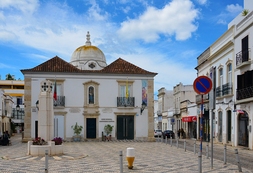 Olhao, Faro District, Portugal: the 18th century building of the Casa do Compromisso Marítimo, a seafarers' guild / brotherhood (Nobre Casa do Corpo Santo), now used as the Municipal Museum, displays a collection about the Roman presence in the area as well as artefacts connected to the maritime activity - Praça da Restauração with its Portuguese calçada pavement.