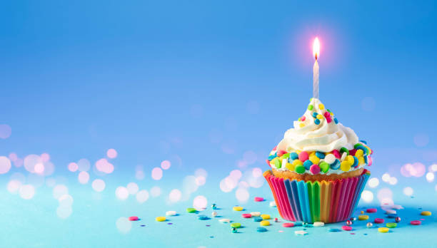 geburtstag - cupcake mit kerze und blaue dekoration - cupcake birthday birthday cake first place stock-fotos und bilder
