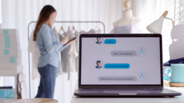Chatbot conversation on laptop screen app interface with artificial intelligence technology providing virtual robotic assistant customer support and information for small business SME B2C concept. conversación chatbot en la interfaz de la aplicación de pantalla del ordenador portátil con tecnología de inteligencia artificial que proporciona soporte al cliente asistente robótico virtual e información para el concepto sme b2c de pequeñas empres