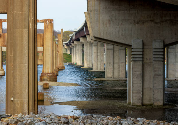 istock Old and new bridges through Sakonnet River 1316294994