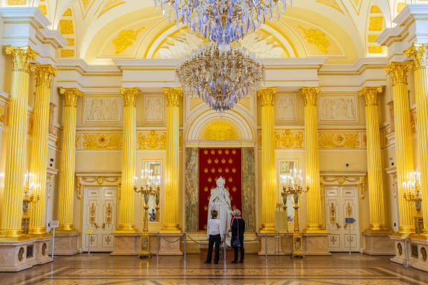 sala principal del gran palacio en el museo del palacio de tsaritsyno y reserva del parque en el sur de moscú. - catherine park fotografías e imágenes de stock