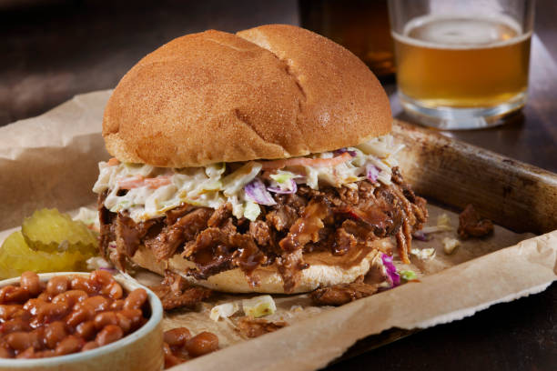 bbq beef brisket sandwich - red meat meat dish grilled rare imagens e fotografias de stock