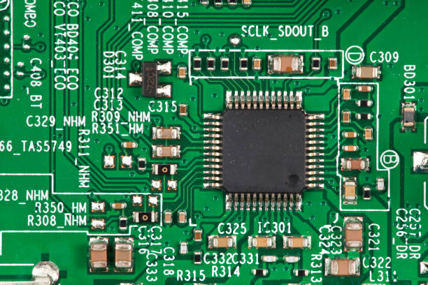 部品とチッププロセッサを搭載した電子ボード - circuit board electrical equipment technology computer chip ストックフォトと画像