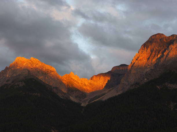 скуол - mountain switzerland scuol mountain peak стоковые фото и изображения