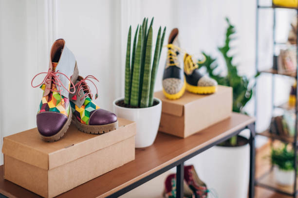 pairs of shoes in shoe store - shoe store shoe shopping retail imagens e fotografias de stock