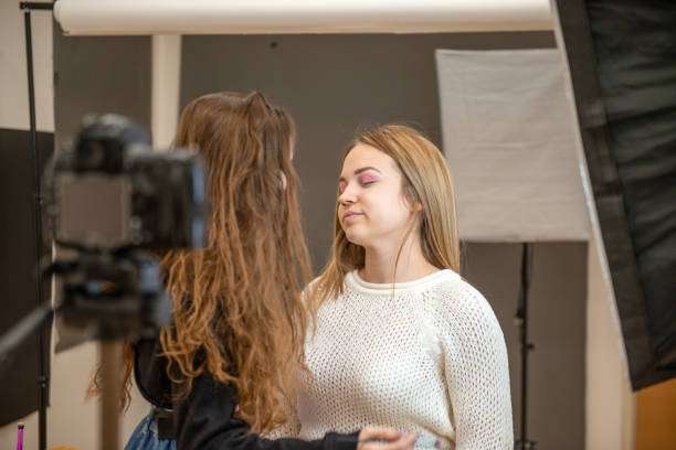istock Girl show how to make up on the vlog 1316460435