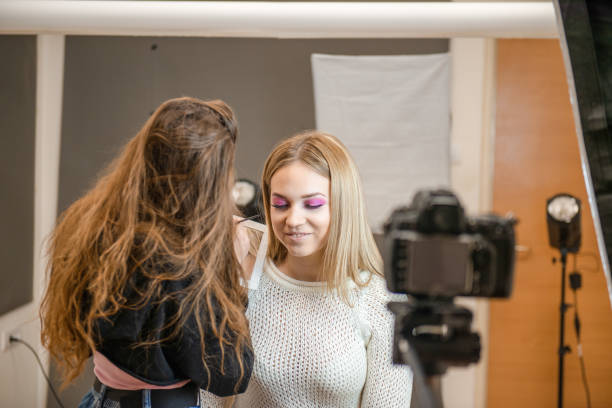 istock Girl show how to make up on the vlog 1316460576