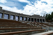 der-eingang-zum-mount-rushmore-national-memorial.jpg?b=1&s=170x170&k=20&c=BbwVWSdJnf1aQa7OPE8R7I0gpDe0irE5lNKRTWtw2lc=
