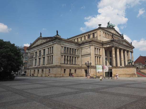 konzerthaus берлин в берлине - berlin germany gendarmenmarkt schauspielhaus germany стоковые фото и изображения