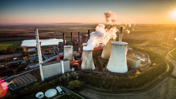 coal fired power station - aerial shot - lignito imagens e fotografias de stock