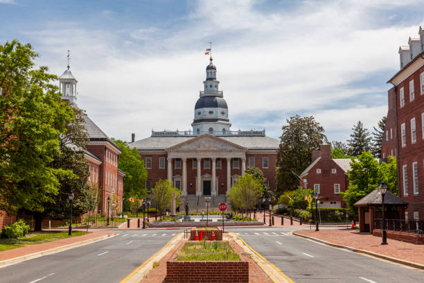 Maryland State Capitol in Annapolis Historical Maryland State Capitol building in Annapolis, the oldest state house that is still in use. Other state government buildings such as court of appeal and senate are seen on each side. maryland state colors stock pictures, royalty-free photos & images