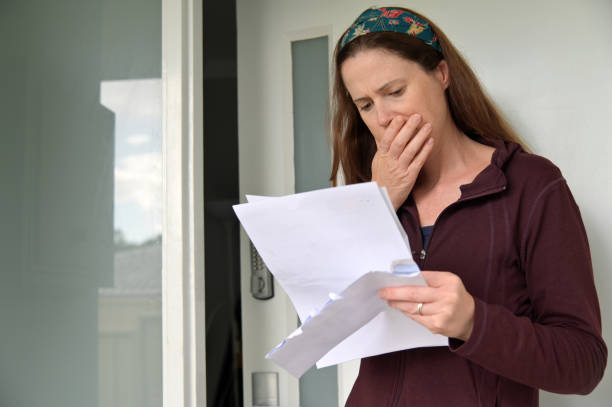 istock Shocked woman reading a letter 1316549417