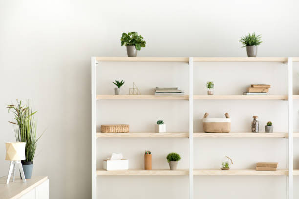 ev içi, stüdyo veya ofiste minimalizm ve i̇skandinav tarzı - office bookshelf stok fotoğraflar ve resimler