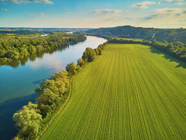 Scenic aerial view of the Seine river and green fields in French countryside Scenic aerial view of the Seine river and green fields in French countryside. Val d'Oise department, Ile-de-France, Northern France seine river stock pictures, royalty-free photos & images