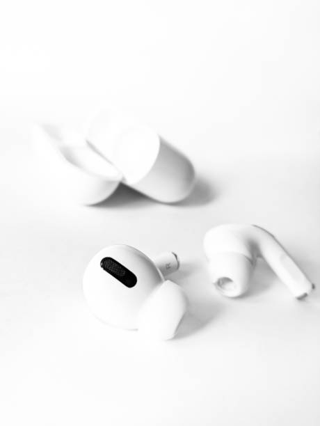 istock AIRPODS PRO WHITE 4K WALLPAPER 1316584636