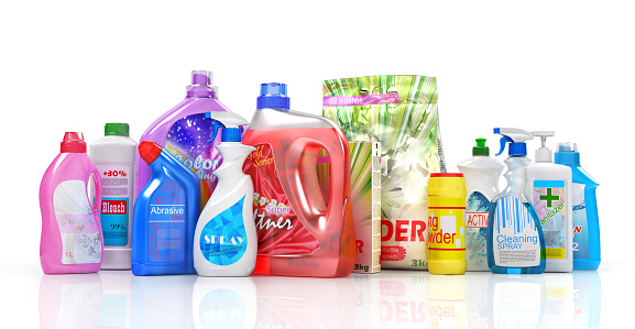 Diferentes botellas de detergente sobre fondo blanco. Ilustración 3D photo