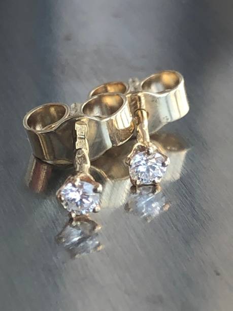istock diamond stud earrings Poussettes with stones, yellow gold 1316632801