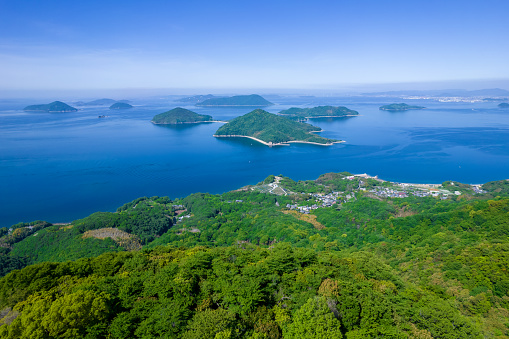 A drone photo of the early summer of Mt. Shiude, famous for its cherry blossoms and the Seto Inland Sea in Mitoyo City, Kagawa Prefecture.