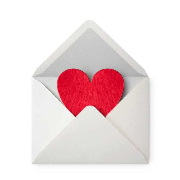 carta de amor. envelope com coração de papel. - love letter - fotografias e filmes do acervo