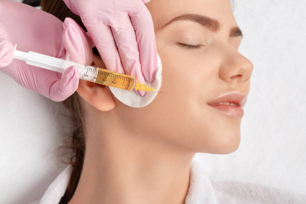 cosmetologist does prp therapy on the face of a beautiful woman in a beauty salon. cosmetology concept. - lifting device imagens e fotografias de stock