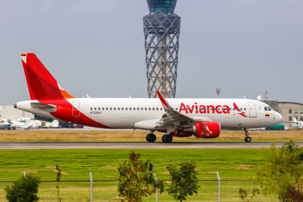 avianca airbus a320 flugzeug bogota flughafen in kolumbien - 11880 stock-fotos und bilder