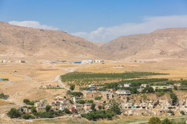 vue panoranique du paysage de hasankeyf - hasankeyf photos et images de collection