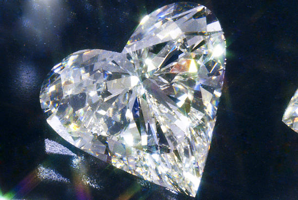 Loose diamonds, diamond crystals of each form