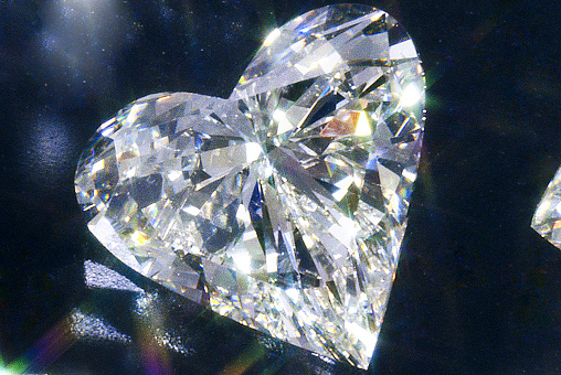 Loose diamonds, diamond crystals of each form