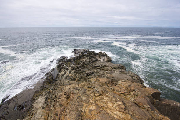 capo sebastian si rocce nell'oceano - cape sebastian foto e immagini stock