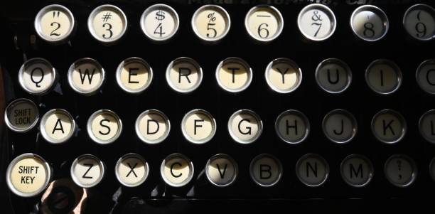 タイプライターキー - typewriter key typewriter retro revival book ストックフォトと画像
