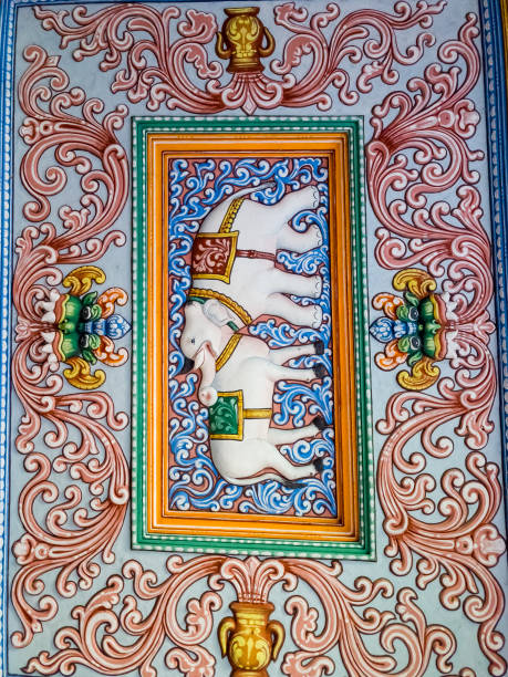 the ornate, colorfully painted artwork on a ceiling - maratha imagens e fotografias de stock