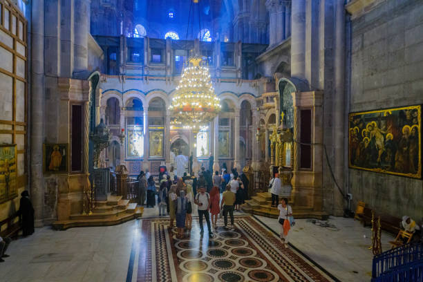 Greek Orthodox Patriarch of Jerusalem, in the Holy Sepulchre church Jerusalem, Israel - May 01, 2021: The party of the Greek Orthodox Patriarch of Jerusalem, on Holy Saturday (Easter), in the Holy Sepulchre church (Catholicon section), Jerusalem, Israel patriarch of jerusalem stock pictures, royalty-free photos & images