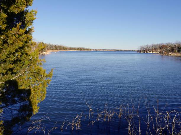 vista panorámica del lago murray, lake murray state park en oklahoma. - lake murray fotografías e imágenes de stock