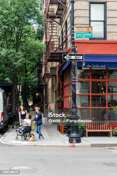 Friends Apartment In American Television Sitcom In New York Stock Photo - Download Image Now