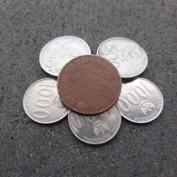 istock Indie Nederlandsch Copper Money 1316762796