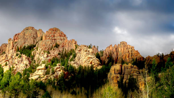 rock formation - rock strata natural pattern abstract scenics imagens e fotografias de stock