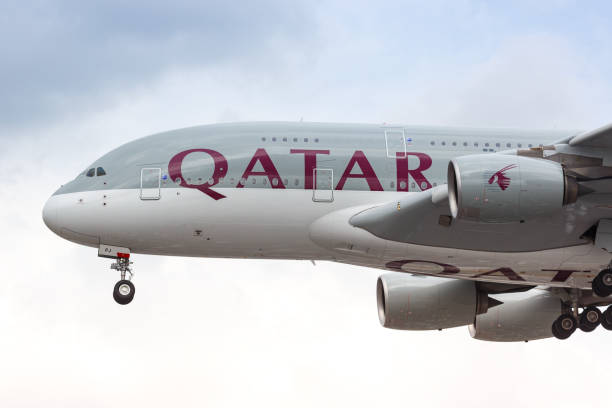카타르항공 에어버스 a380-800 영국 런던 히드로 공항 - qatar airways 뉴스 사진 이미지